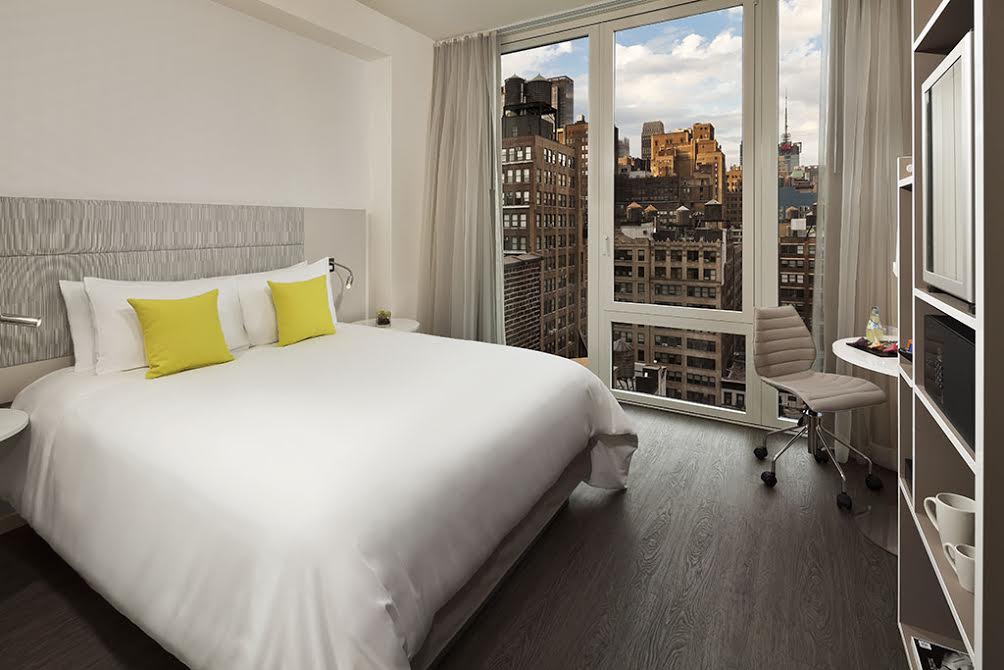 Innside Hotel Couple Bedroom