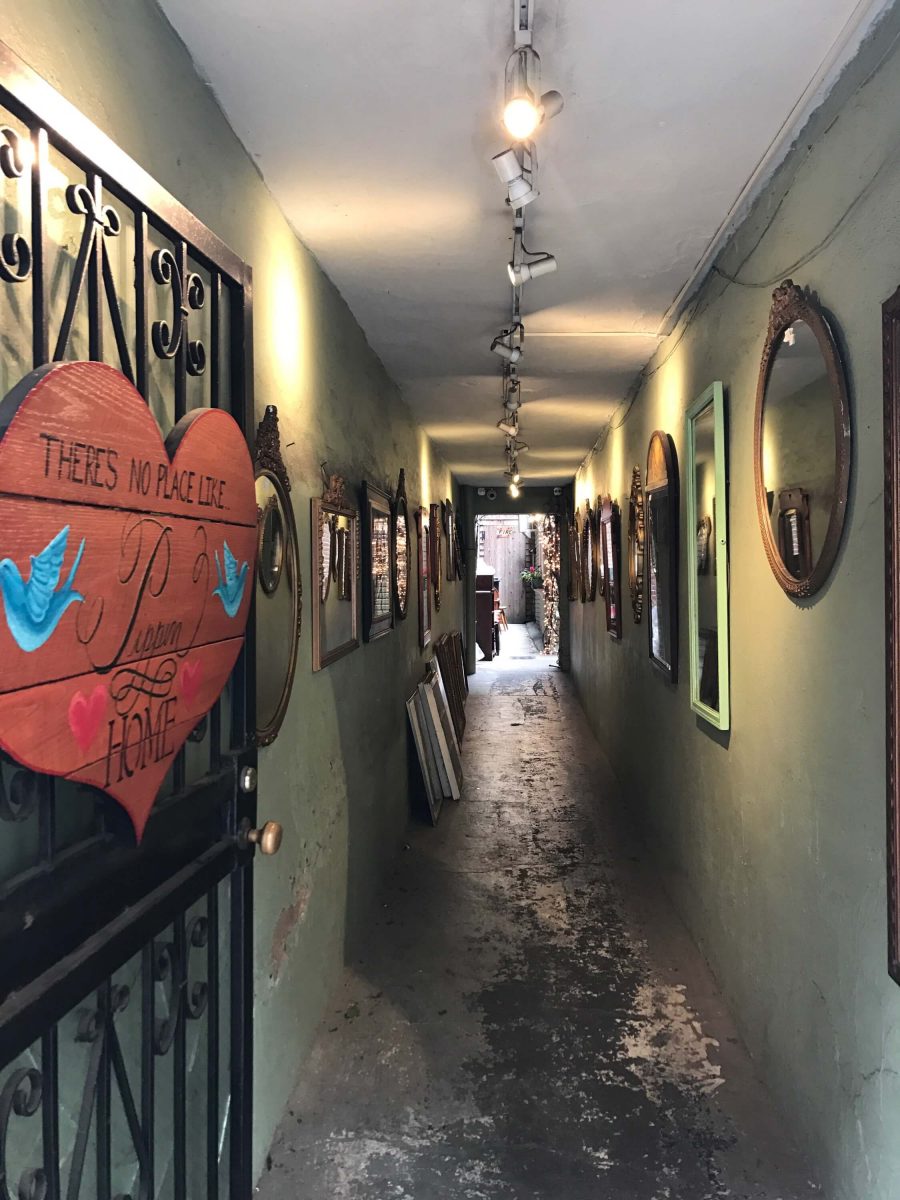 Ladies Pippin Vintage Jewelry Fashion Corridor