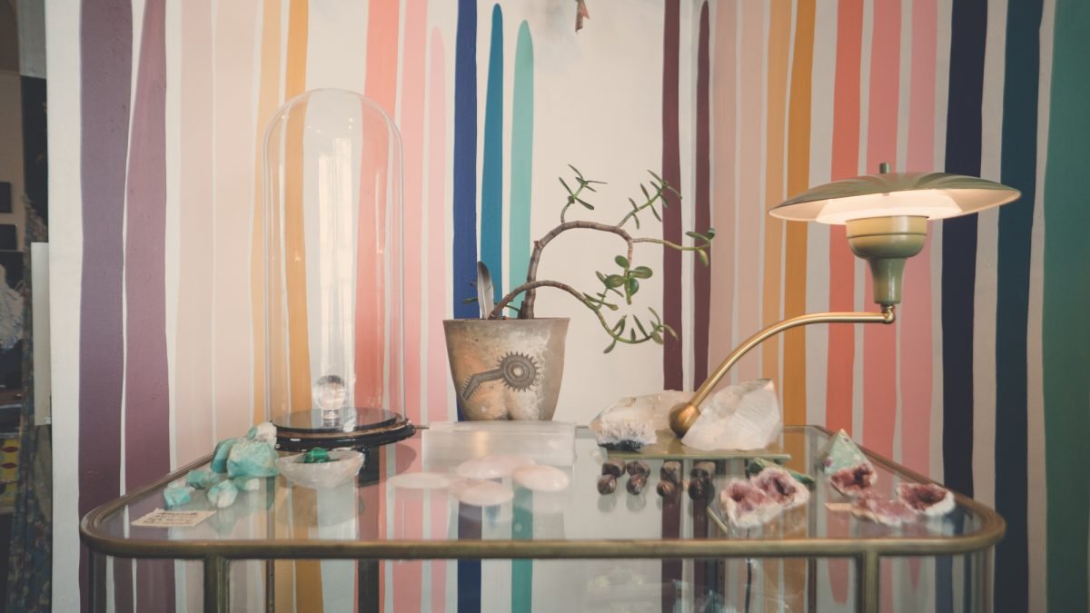 Shop Ladies and Gents Vintage Stores Narnia Details