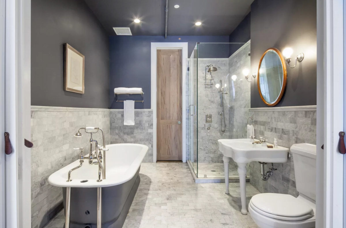 One Fine Stay Rentals Restroom